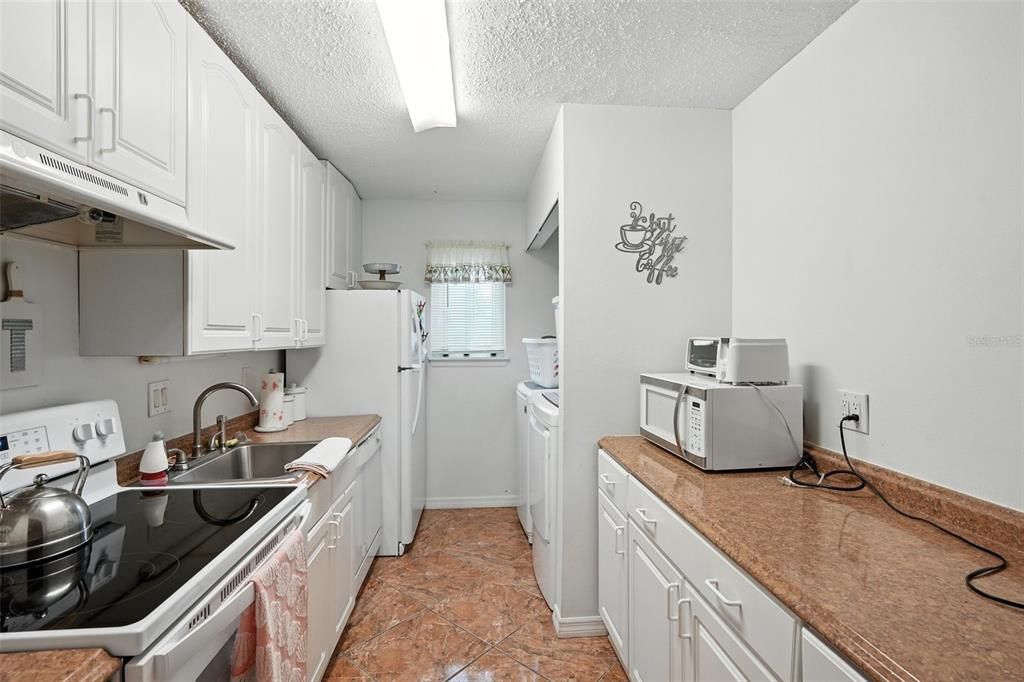 Под контрактом: $159,000 (2 спален, 1 ванн, 993 Квадратных фут)