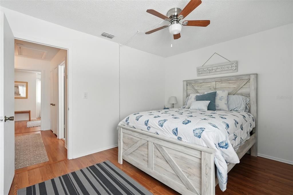 Под контрактом: $159,000 (2 спален, 1 ванн, 993 Квадратных фут)