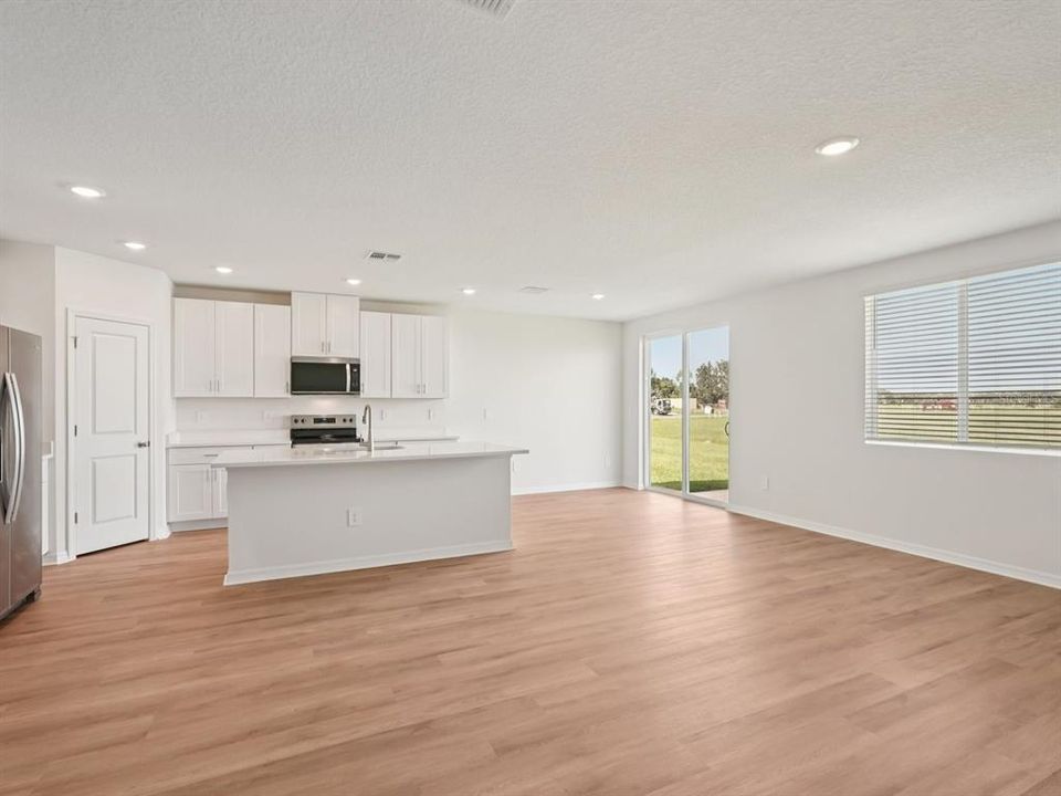 待售: $354,620 (4 贝兹, 3 浴室, 1988 平方英尺)