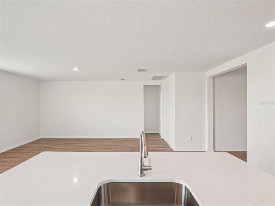 待售: $354,620 (4 贝兹, 3 浴室, 1988 平方英尺)