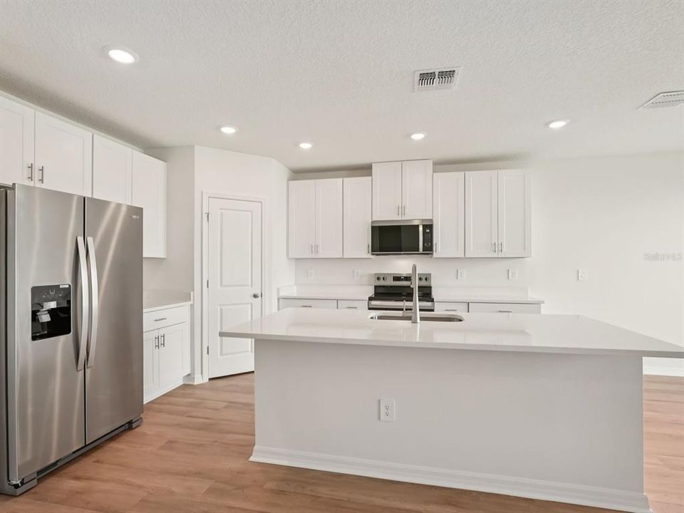 待售: $354,620 (4 贝兹, 3 浴室, 1988 平方英尺)