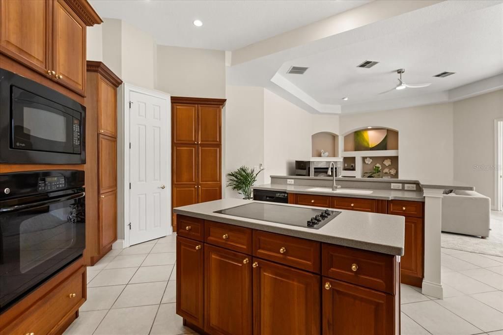 待售: $925,000 (4 贝兹, 4 浴室, 3499 平方英尺)