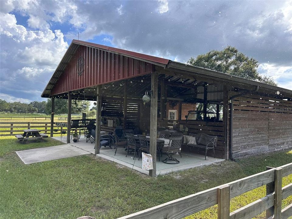 En Venta: $575,000 (2.82 acres)