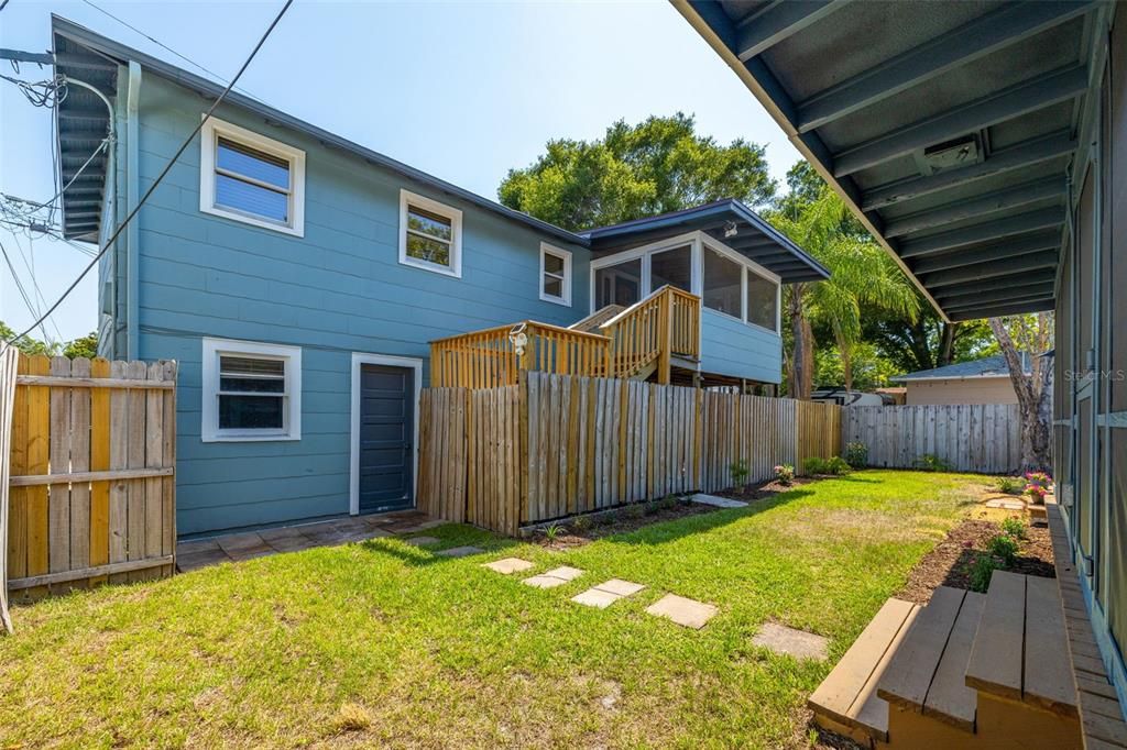 Active With Contract: $3,800 (3 beds, 2 baths, 1284 Square Feet)