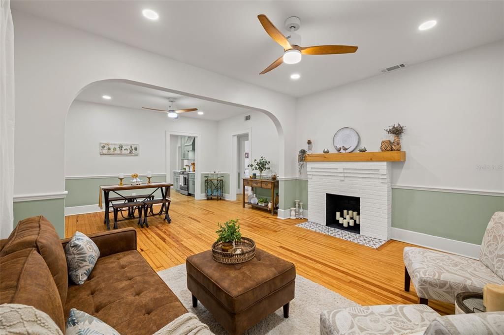 Active With Contract: $3,800 (3 beds, 2 baths, 1284 Square Feet)