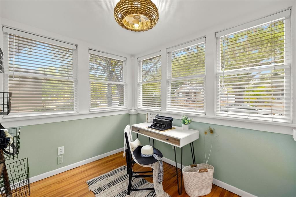 Active With Contract: $3,800 (3 beds, 2 baths, 1284 Square Feet)