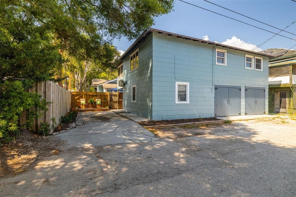 Active With Contract: $3,800 (3 beds, 2 baths, 1284 Square Feet)