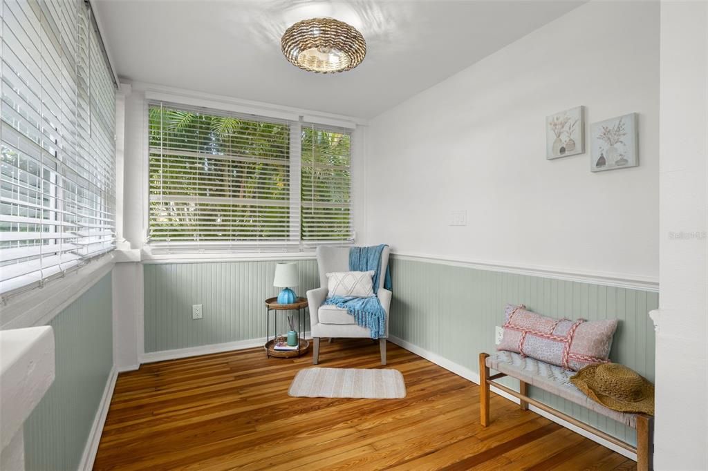 Active With Contract: $3,800 (3 beds, 2 baths, 1284 Square Feet)