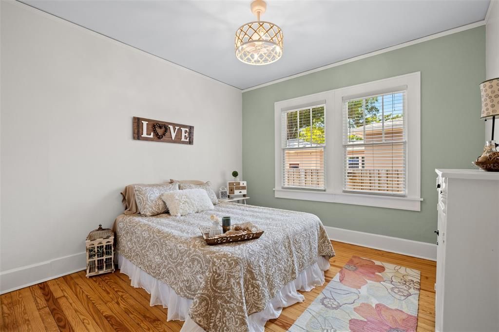 Active With Contract: $3,800 (3 beds, 2 baths, 1284 Square Feet)