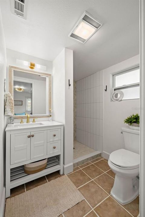 Active With Contract: $3,800 (3 beds, 2 baths, 1284 Square Feet)