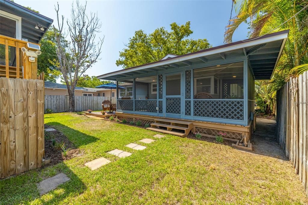 Active With Contract: $3,800 (3 beds, 2 baths, 1284 Square Feet)