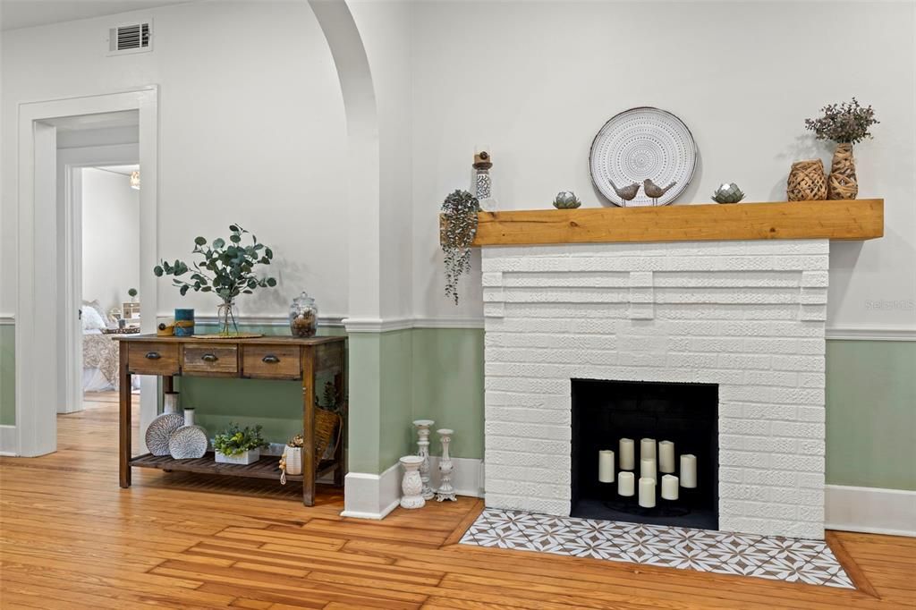 Active With Contract: $3,800 (3 beds, 2 baths, 1284 Square Feet)