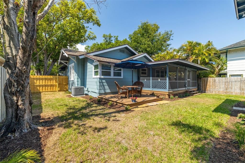 Active With Contract: $3,800 (3 beds, 2 baths, 1284 Square Feet)