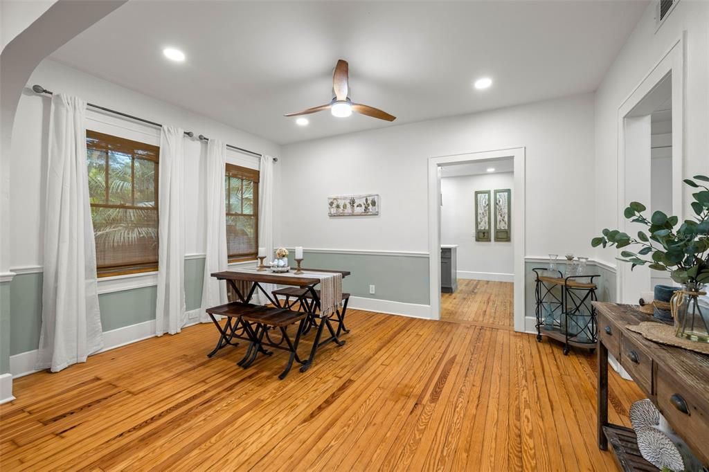 Active With Contract: $3,800 (3 beds, 2 baths, 1284 Square Feet)