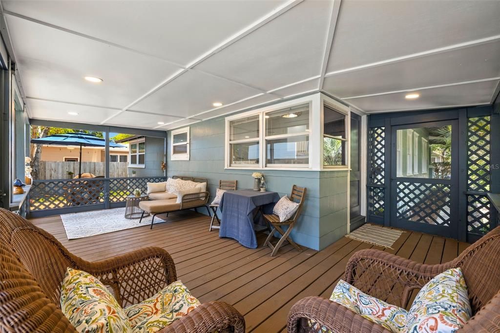 Active With Contract: $3,800 (3 beds, 2 baths, 1284 Square Feet)