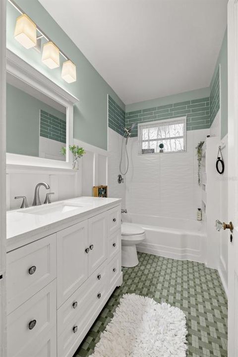 Active With Contract: $3,800 (3 beds, 2 baths, 1284 Square Feet)