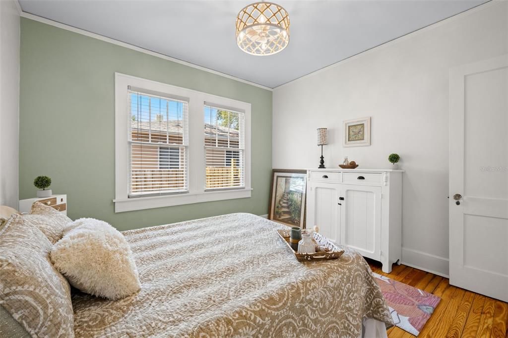 Active With Contract: $3,800 (3 beds, 2 baths, 1284 Square Feet)