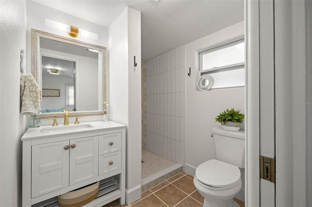 Active With Contract: $3,800 (3 beds, 2 baths, 1284 Square Feet)