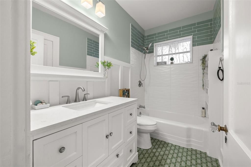 Active With Contract: $3,800 (3 beds, 2 baths, 1284 Square Feet)