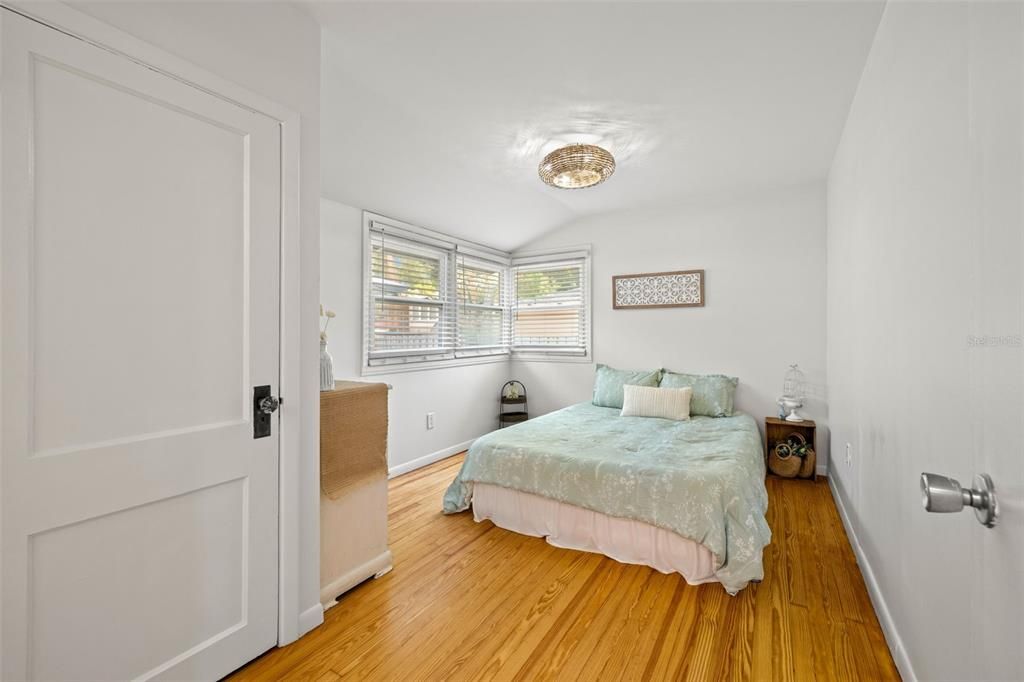 Active With Contract: $3,800 (3 beds, 2 baths, 1284 Square Feet)