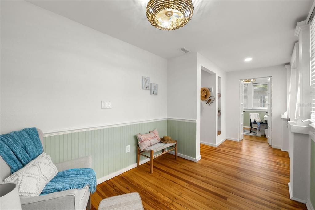 Active With Contract: $3,800 (3 beds, 2 baths, 1284 Square Feet)