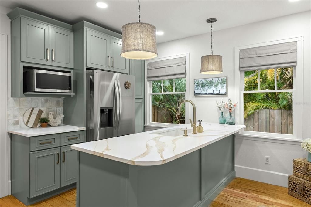 Active With Contract: $3,800 (3 beds, 2 baths, 1284 Square Feet)