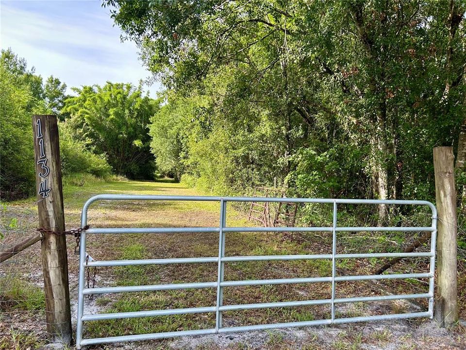 En Venta: $160,000 (5.01 acres)