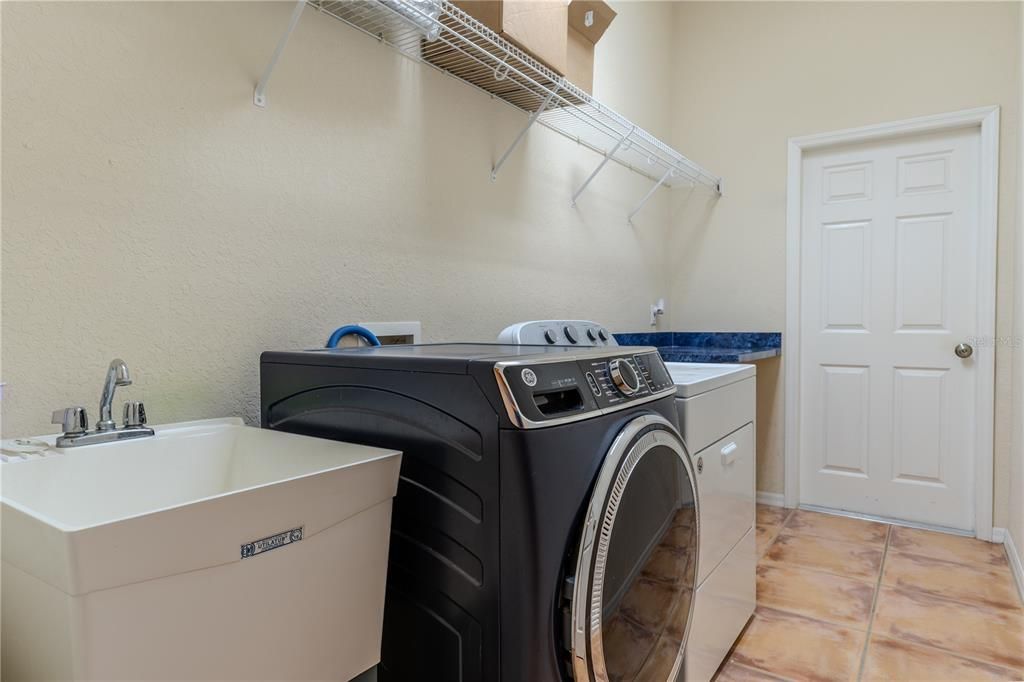 En Venta: $674,500 (4 camas, 2 baños, 2643 Pies cuadrados)