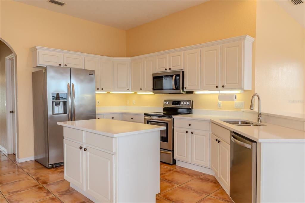 En Venta: $674,500 (4 camas, 2 baños, 2643 Pies cuadrados)