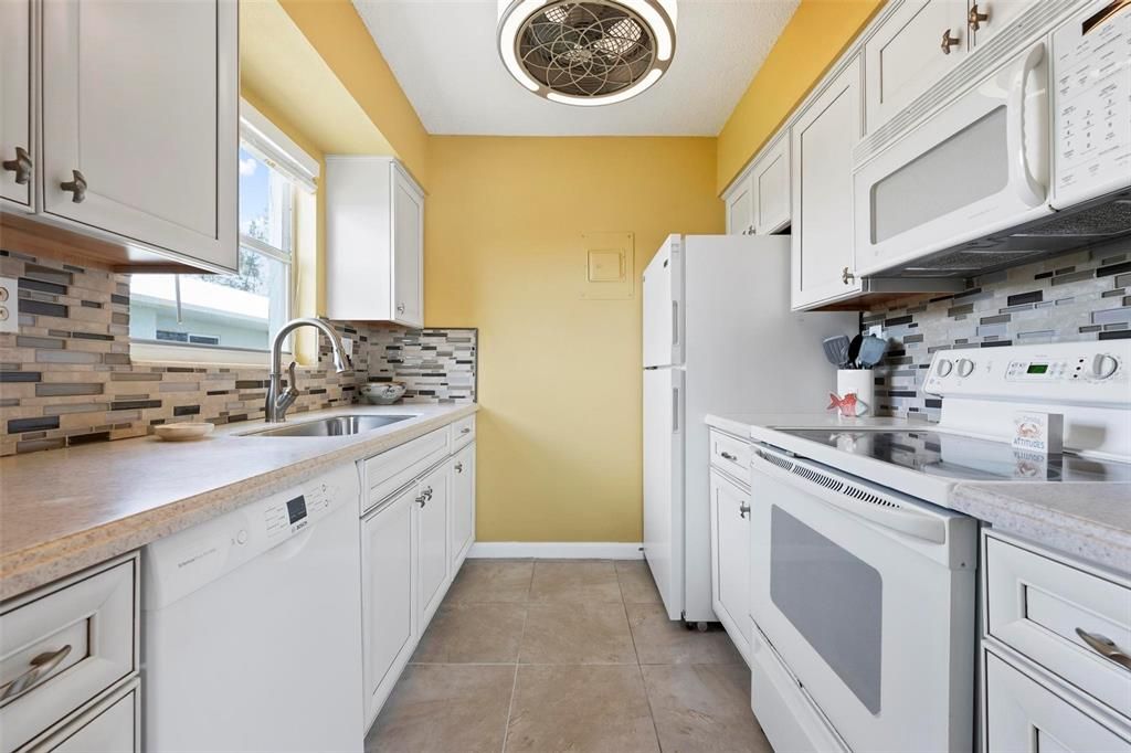 На продажу: $555,000 (2 спален, 1 ванн, 822 Квадратных фут)