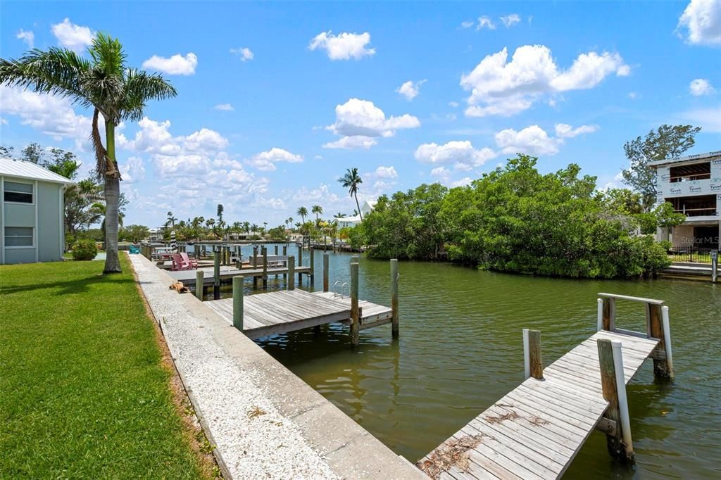 На продажу: $555,000 (2 спален, 1 ванн, 822 Квадратных фут)