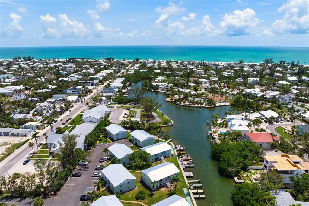 На продажу: $555,000 (2 спален, 1 ванн, 822 Квадратных фут)