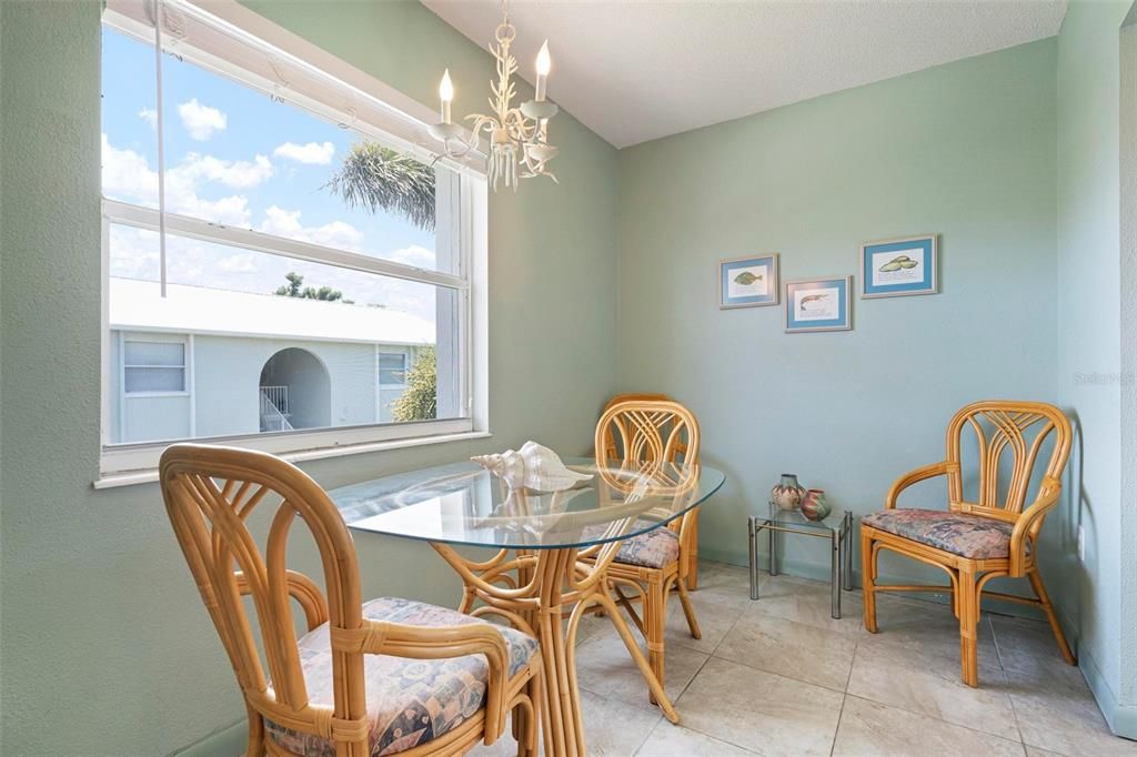 На продажу: $555,000 (2 спален, 1 ванн, 822 Квадратных фут)