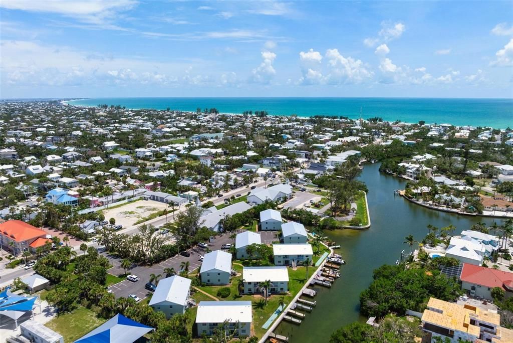 На продажу: $555,000 (2 спален, 1 ванн, 822 Квадратных фут)