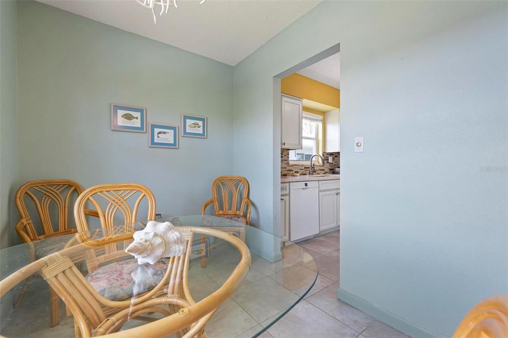 На продажу: $555,000 (2 спален, 1 ванн, 822 Квадратных фут)