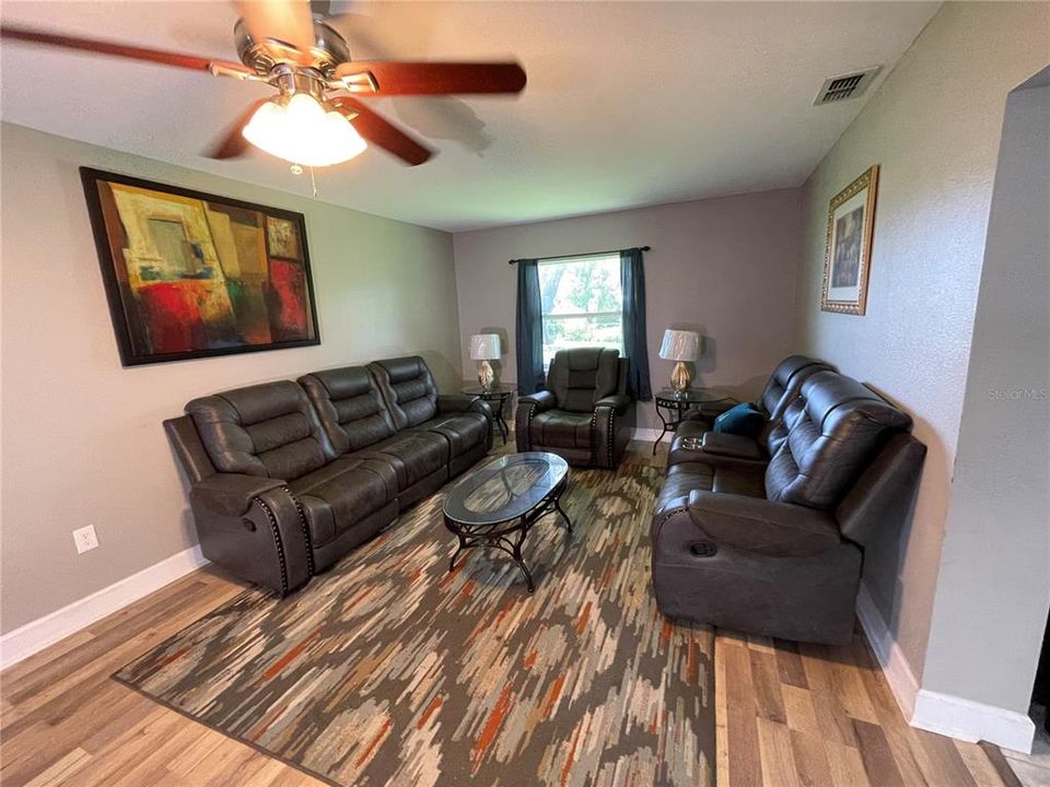 待售: $398,000 (3 贝兹, 2 浴室, 1719 平方英尺)