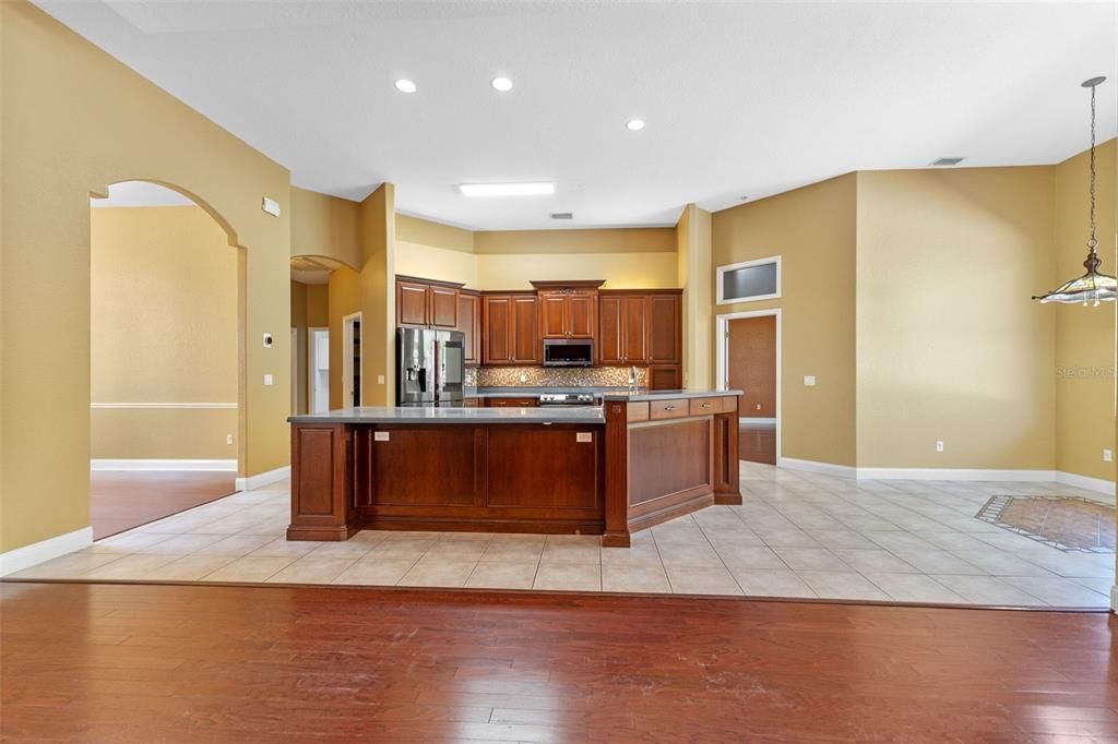 En Venta: $899,000 (5 camas, 4 baños, 4335 Pies cuadrados)