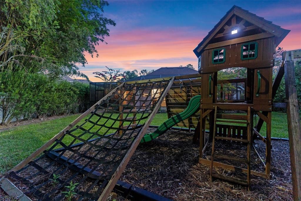 En Venta: $899,000 (5 camas, 4 baños, 4335 Pies cuadrados)