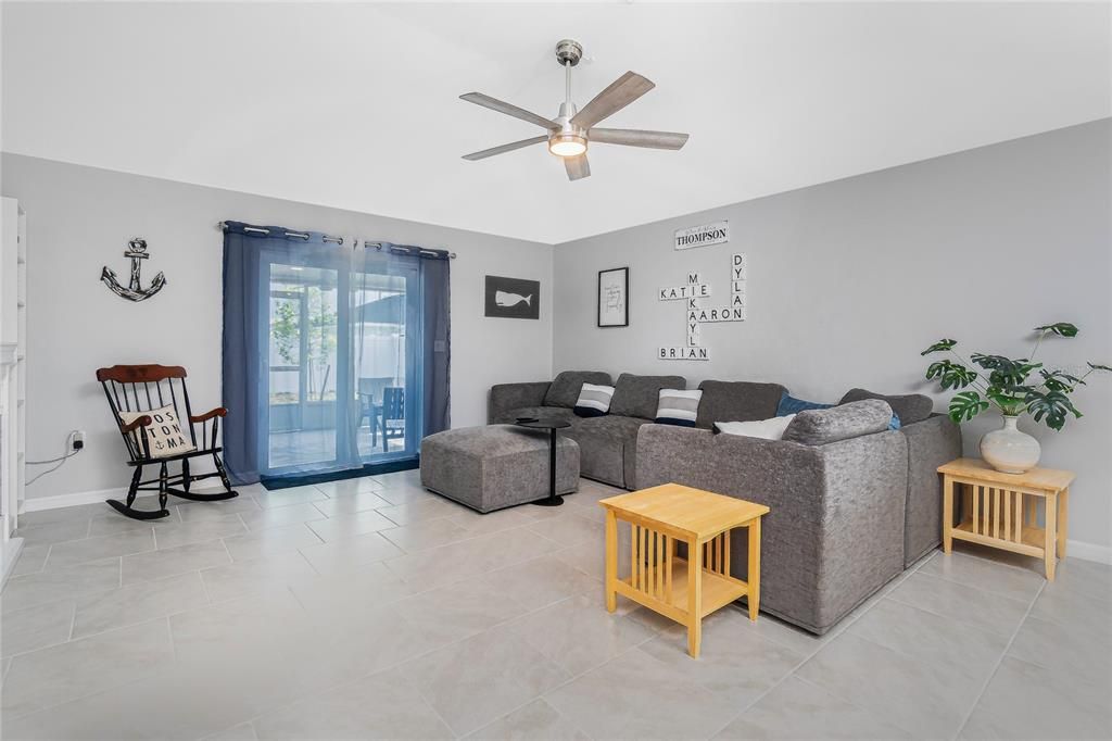 En Venta: $324,999 (4 camas, 2 baños, 1791 Pies cuadrados)