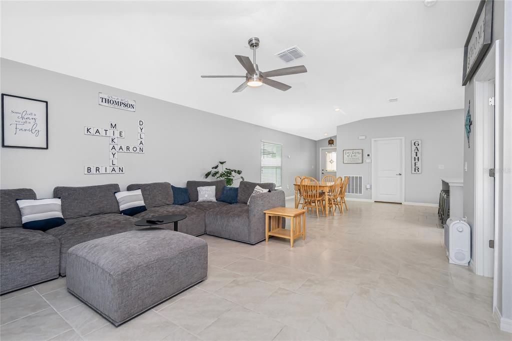 En Venta: $324,999 (4 camas, 2 baños, 1791 Pies cuadrados)