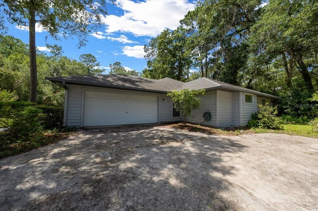 合同活跃: $349,900 (4 贝兹, 2 浴室, 1958 平方英尺)