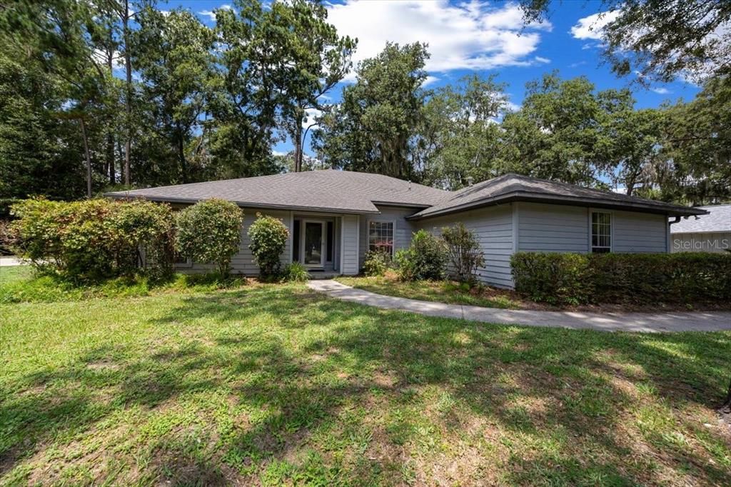 合同活跃: $349,900 (4 贝兹, 2 浴室, 1958 平方英尺)