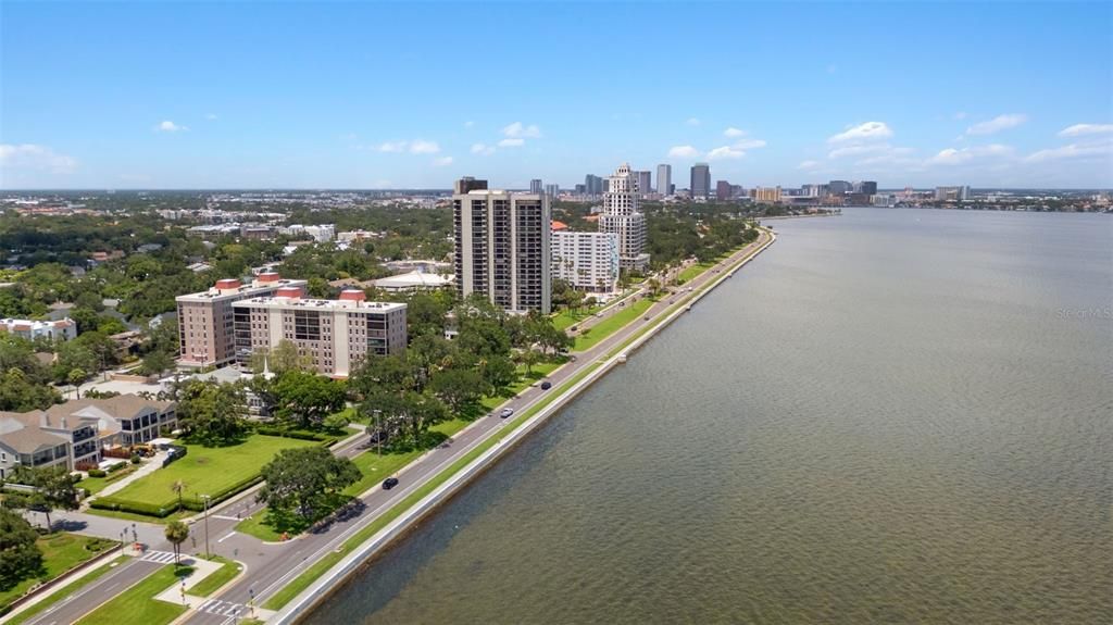 Recently Sold: $775,000 (2 beds, 2 baths, 2060 Square Feet)