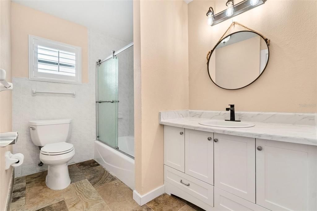 合同活跃: $699,000 (4 贝兹, 2 浴室, 2336 平方英尺)