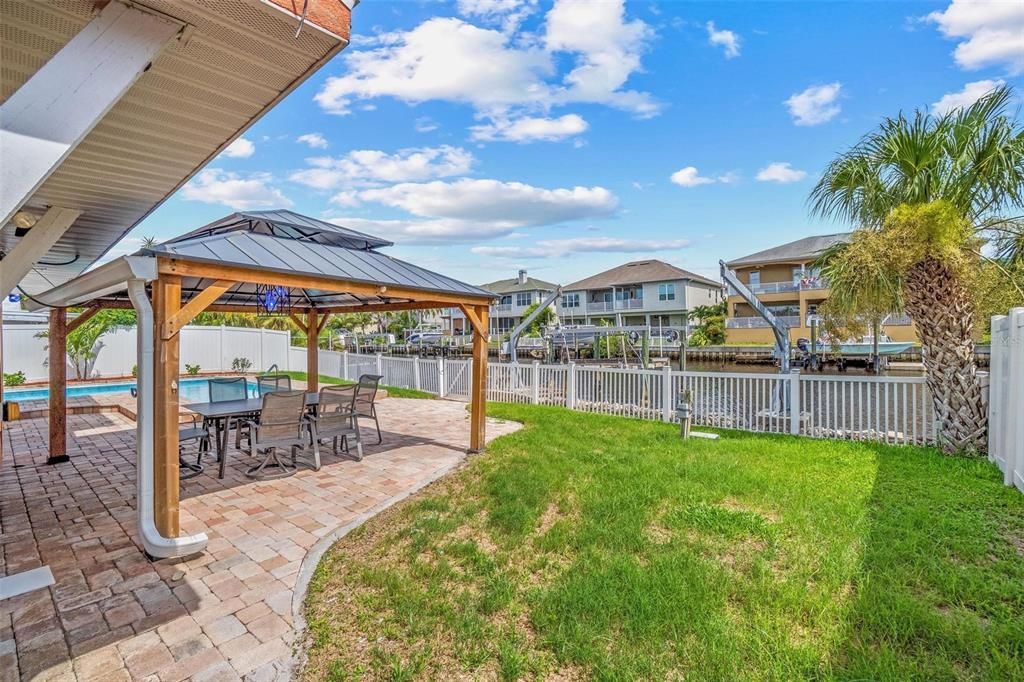 合同活跃: $699,000 (4 贝兹, 2 浴室, 2336 平方英尺)