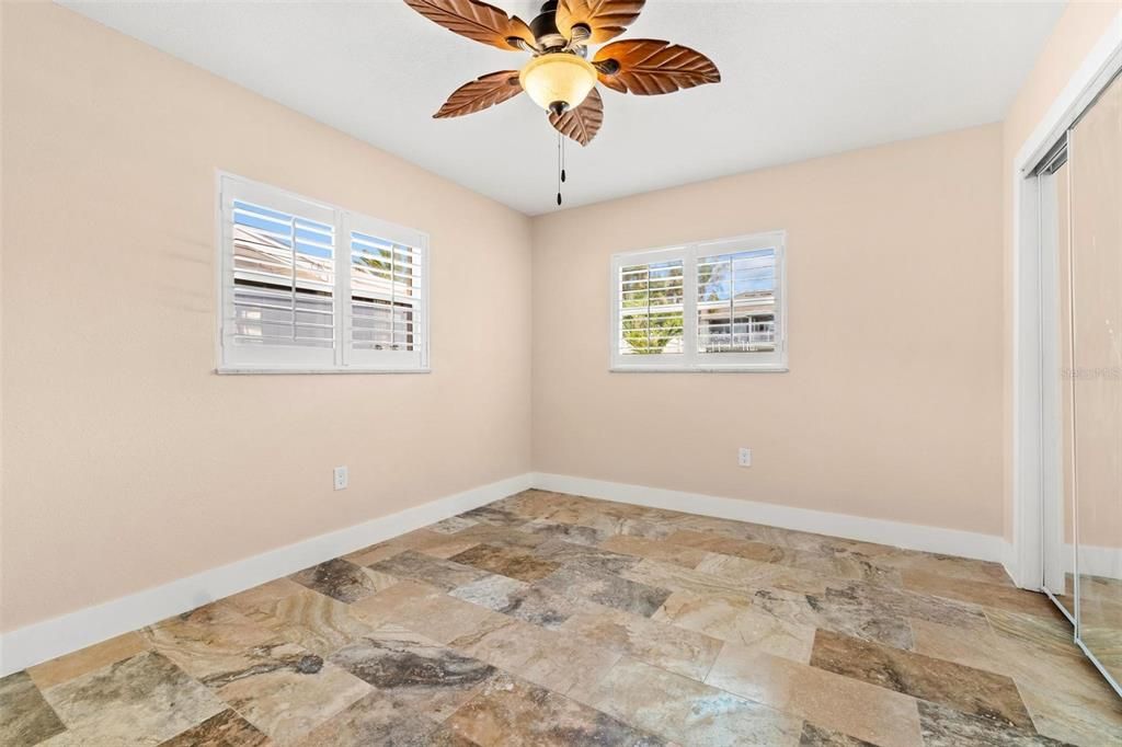 合同活跃: $699,000 (4 贝兹, 2 浴室, 2336 平方英尺)