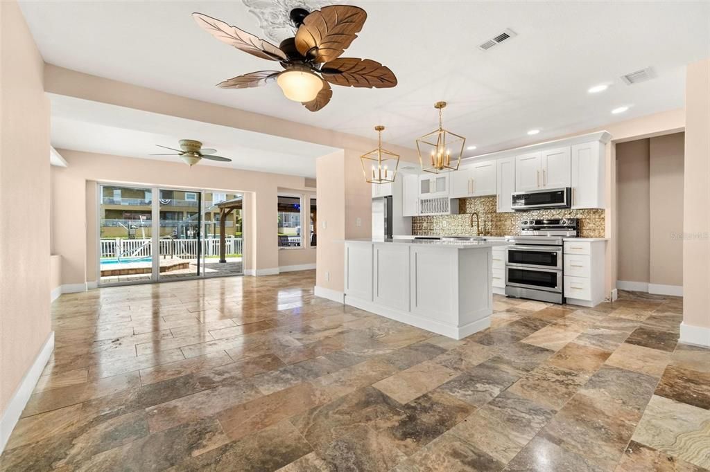 合同活跃: $699,000 (4 贝兹, 2 浴室, 2336 平方英尺)