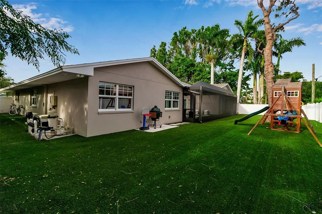 For Sale: $3,495,000 (5 beds, 4 baths, 4452 Square Feet)