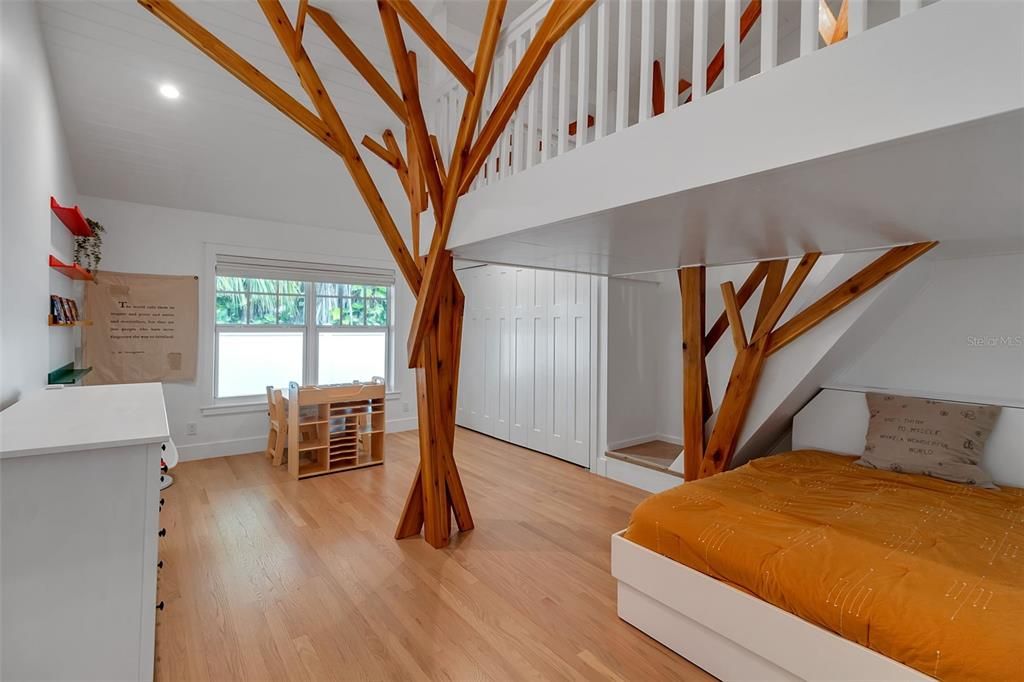 For Sale: $3,495,000 (5 beds, 4 baths, 4452 Square Feet)