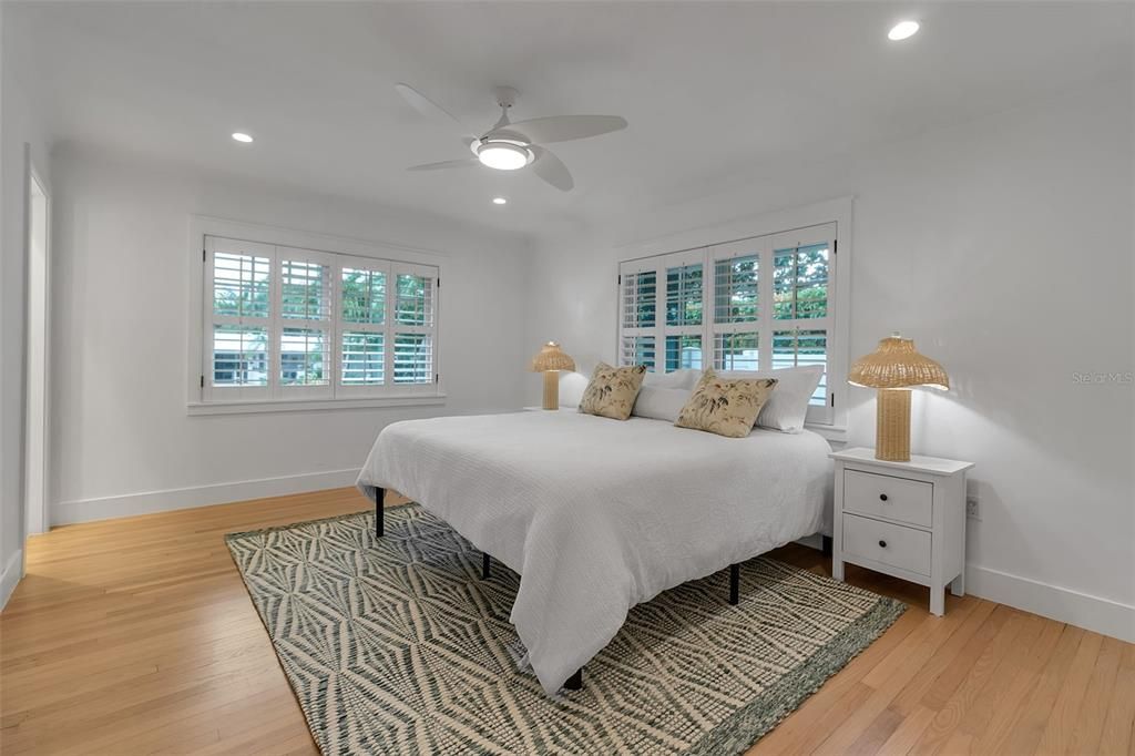 For Sale: $3,495,000 (5 beds, 4 baths, 4452 Square Feet)
